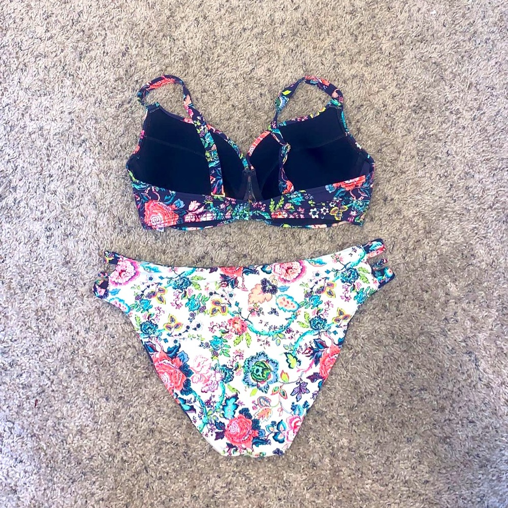 Bikini Set with Reversible Bottom - Picture 3 of 11